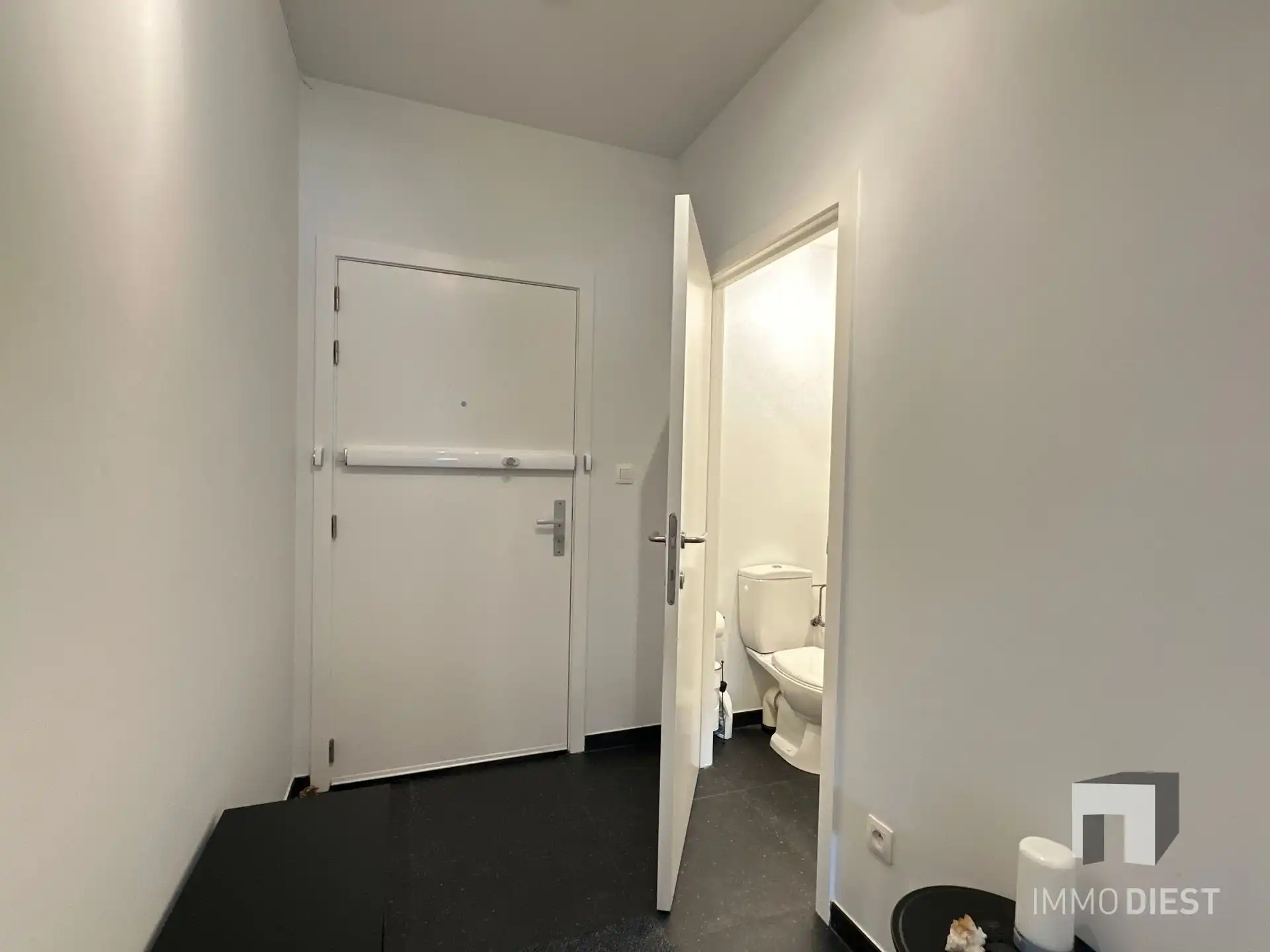 Instapklaar appartement met 2 slpks, terras, parking en kelder foto 22