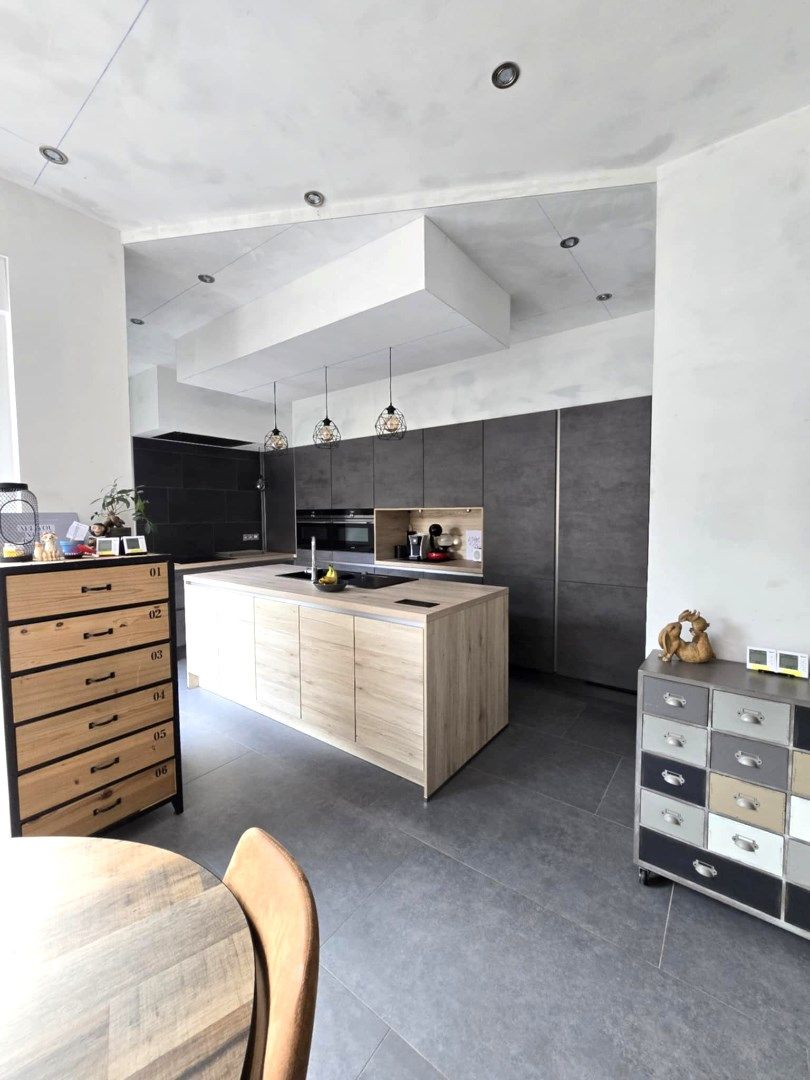 Ruime, nog licht af te werken woning gelegen te Eppegem. foto 6