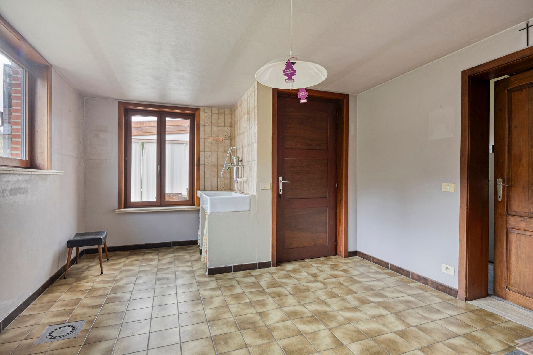 Karaktervolle te renoveren woning op perceel van 37a20ca! foto 14