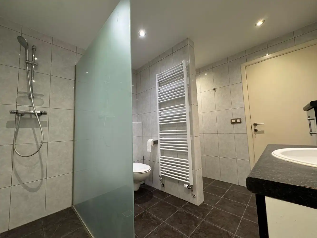 Glvl. app. met 3 slpks foto 13