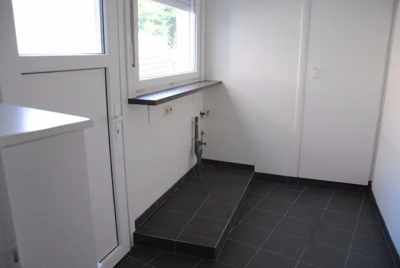 Mooi gerenoveerde lichtrijke woning te huur met zonnepanelen in Wevelgem foto 6