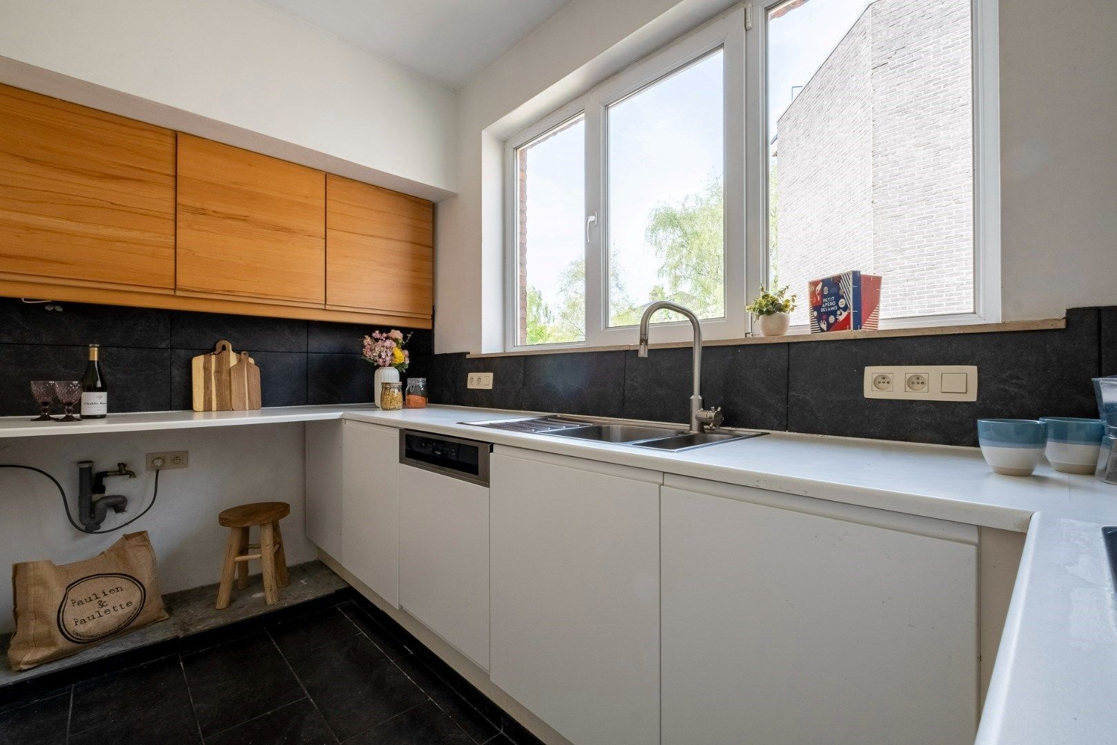 Zonnig en ruim, volledig gerenoveerd appartement in een goede en rustige buurt.  foto 16