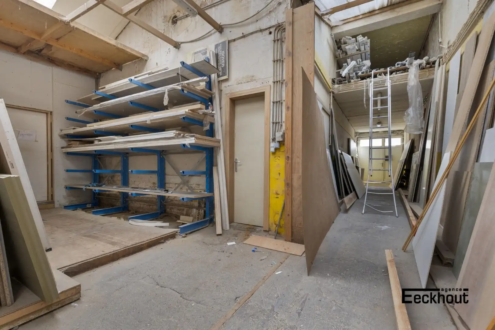 Zeer ruim (445 m²) magazijn met tal van mogelijkheden in de Vuurtorenwijk te Oostende! foto 8