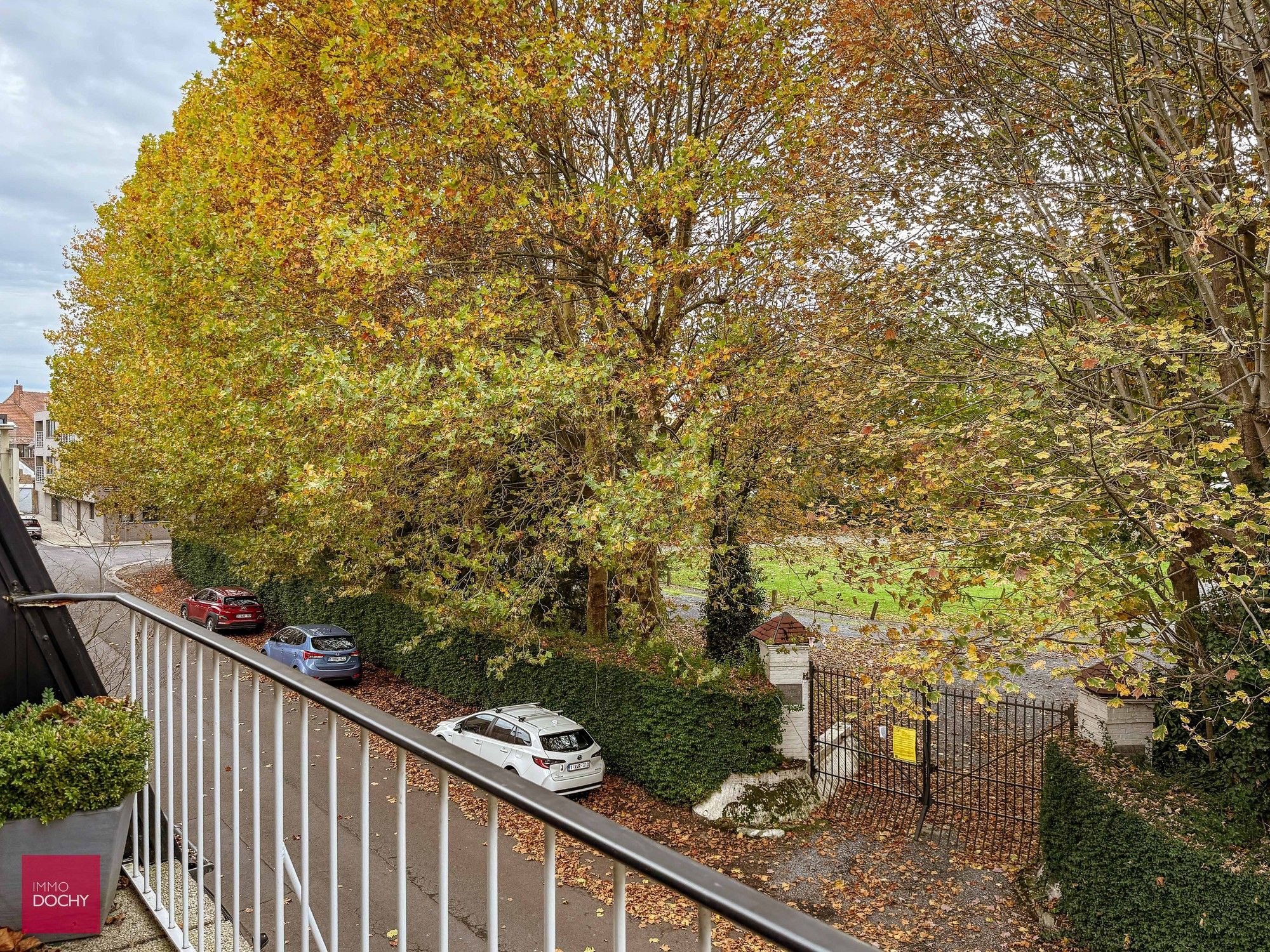 Heel goed gelegen appartement met zicht op groen nabij station | Vandewoestijnelaan foto 2