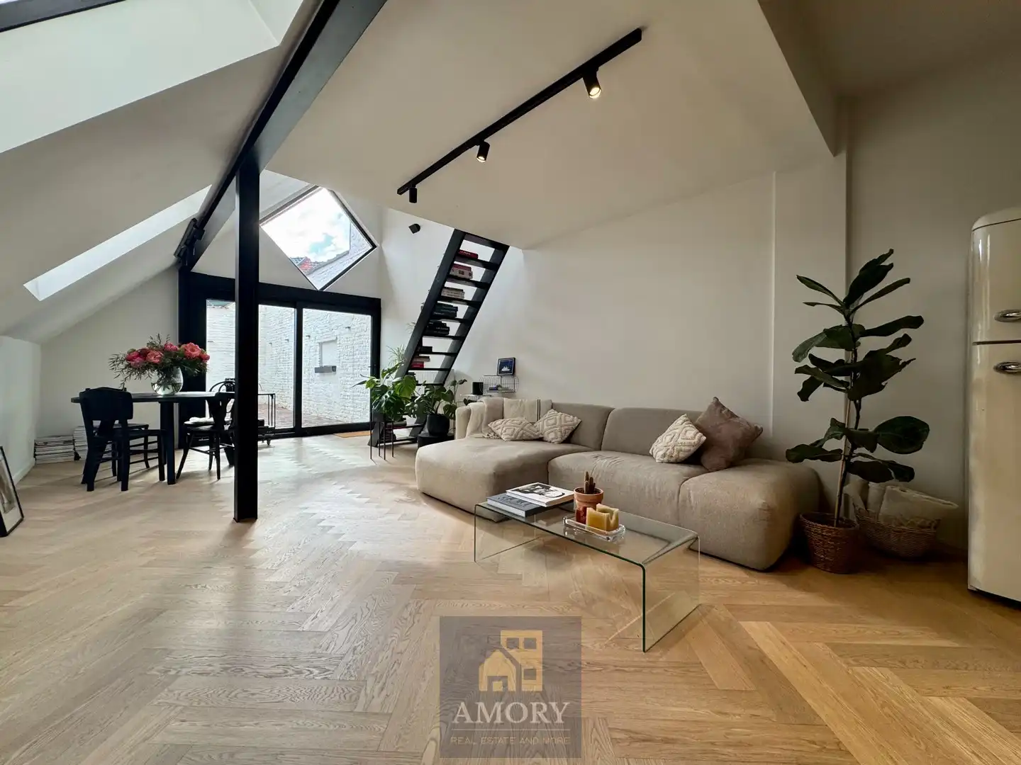 Stijlvol gerenoveerde woning in centrum Harelbeke foto 4