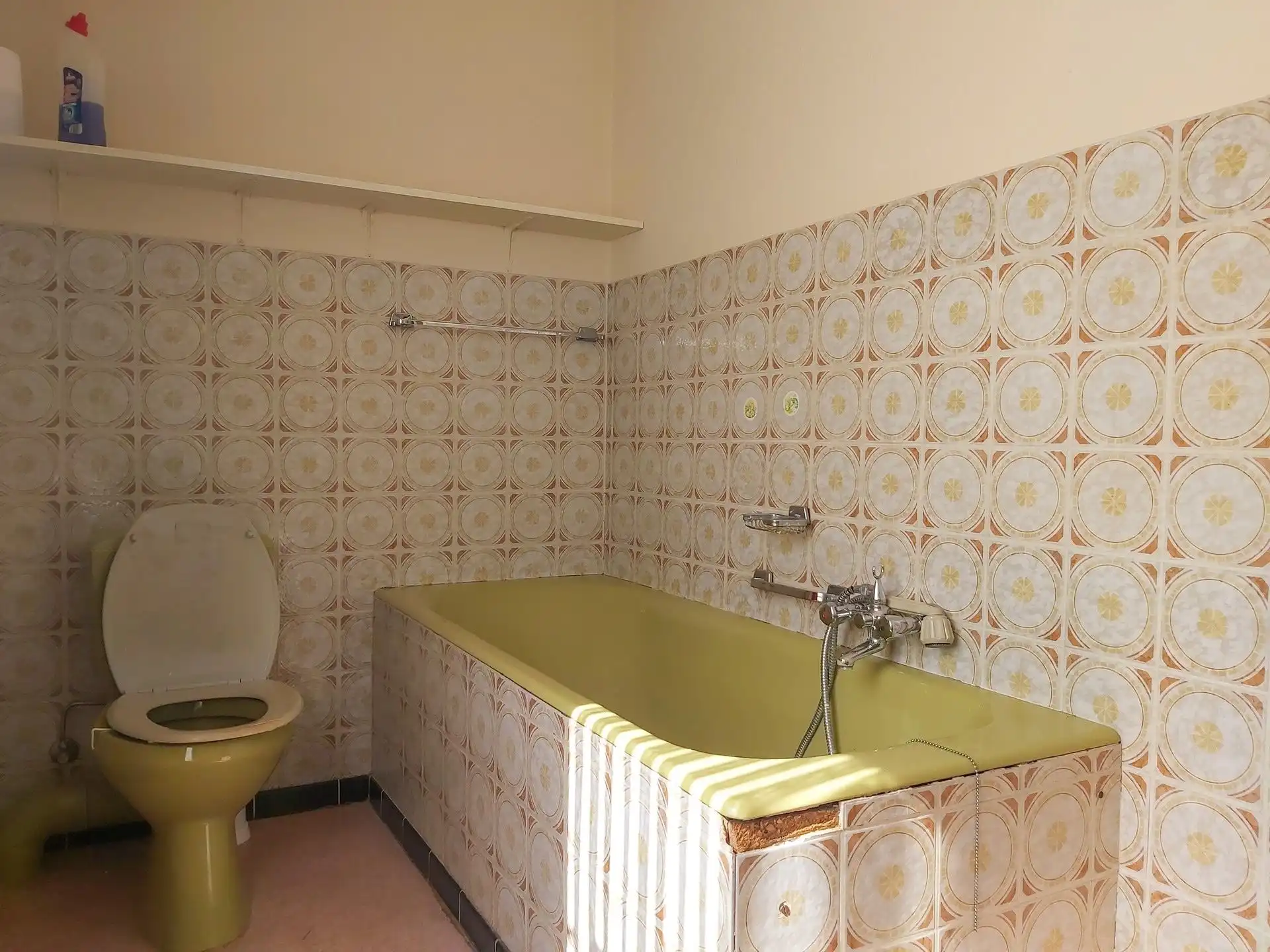 Te renoveren woning met 3 slaapkamers, garage en tuin in Maasmechelen! foto 11