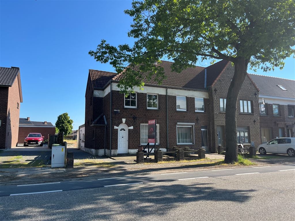 Te renoveren half-vrijstaande woning foto 2