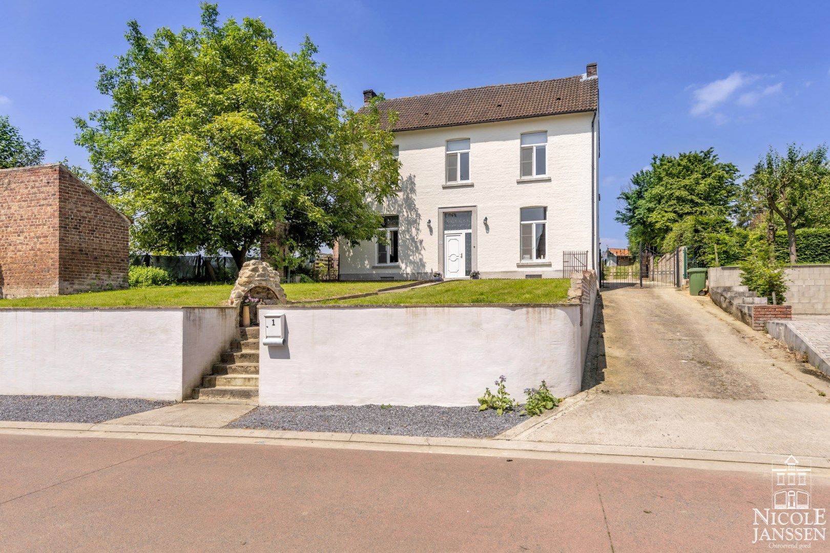 Statige woning op een aangename en rustige locatie foto 2