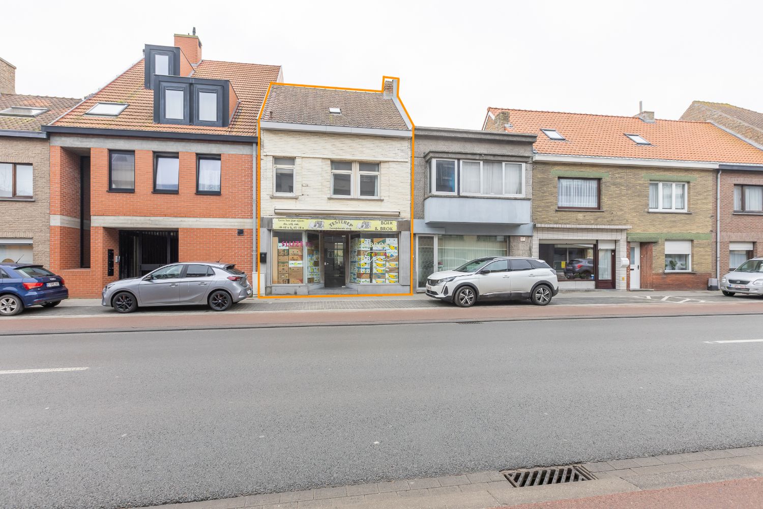 Hoofdfoto van de publicatie: Ruime te renoveren woning met zonnige tuin en tal van mogelijkheden.