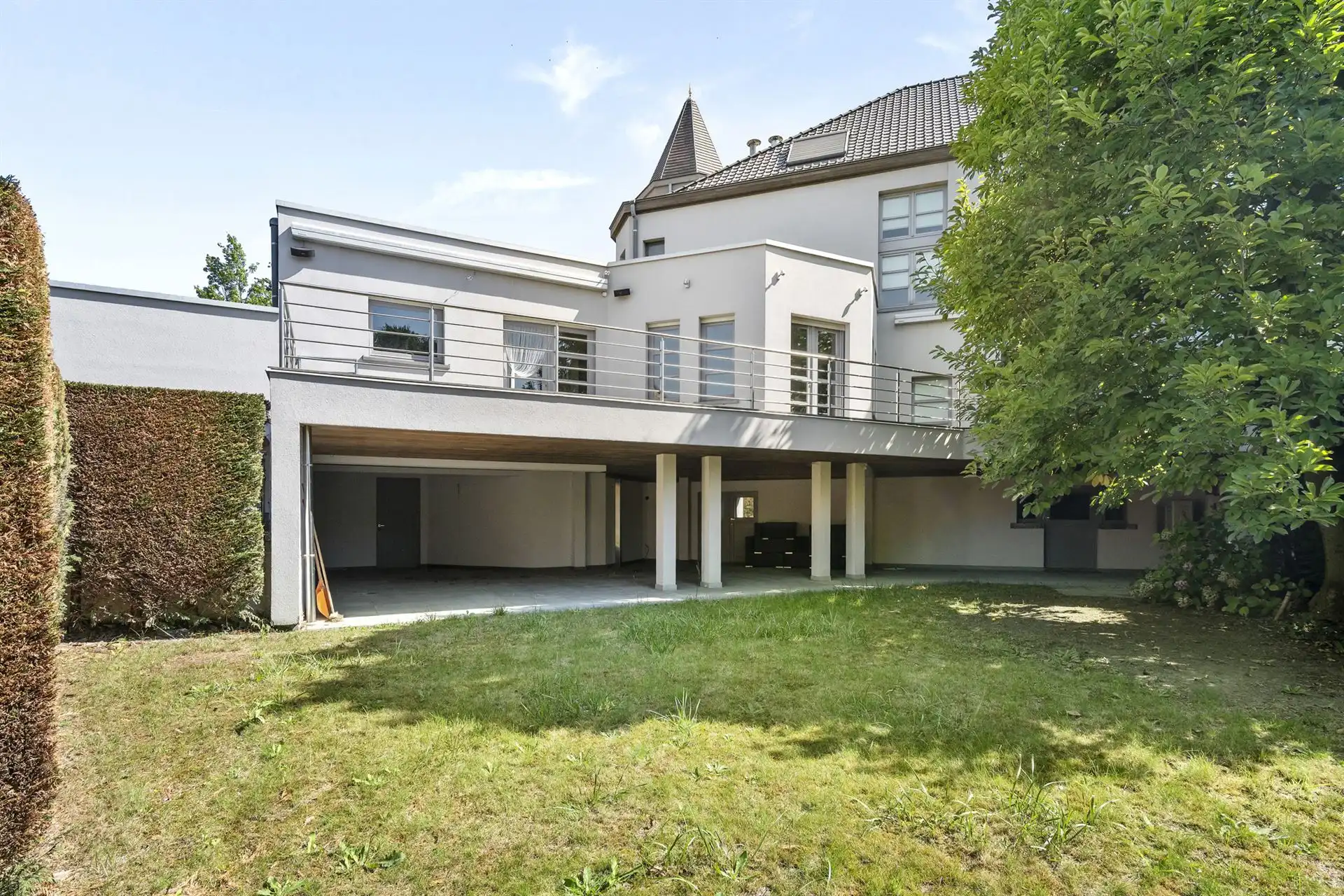 Handelspand met woonst op commerciële toplocatie foto 32