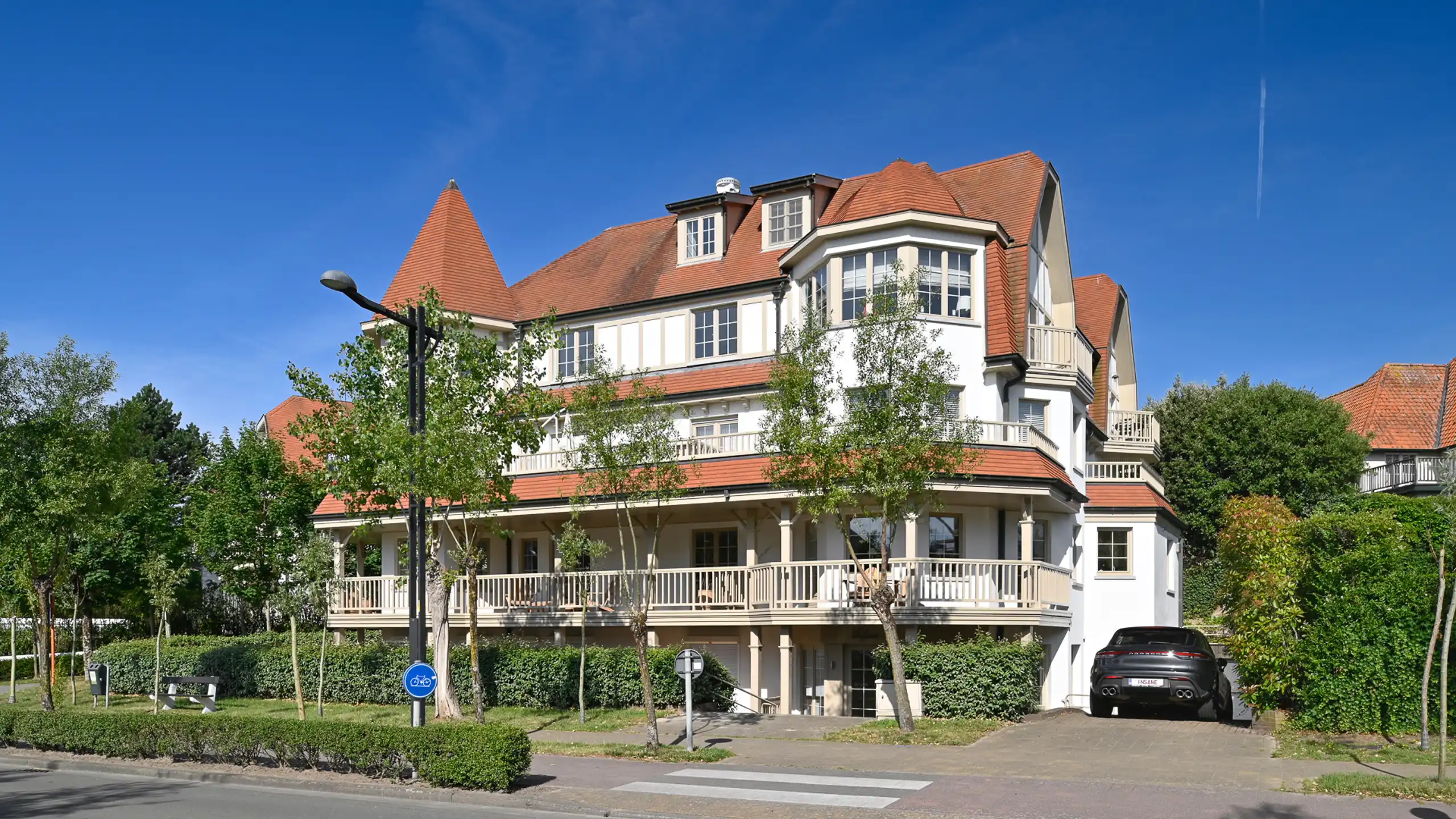 Prachtig HOEKAPPARTEMENT in een elegante villaresidentie... foto 2