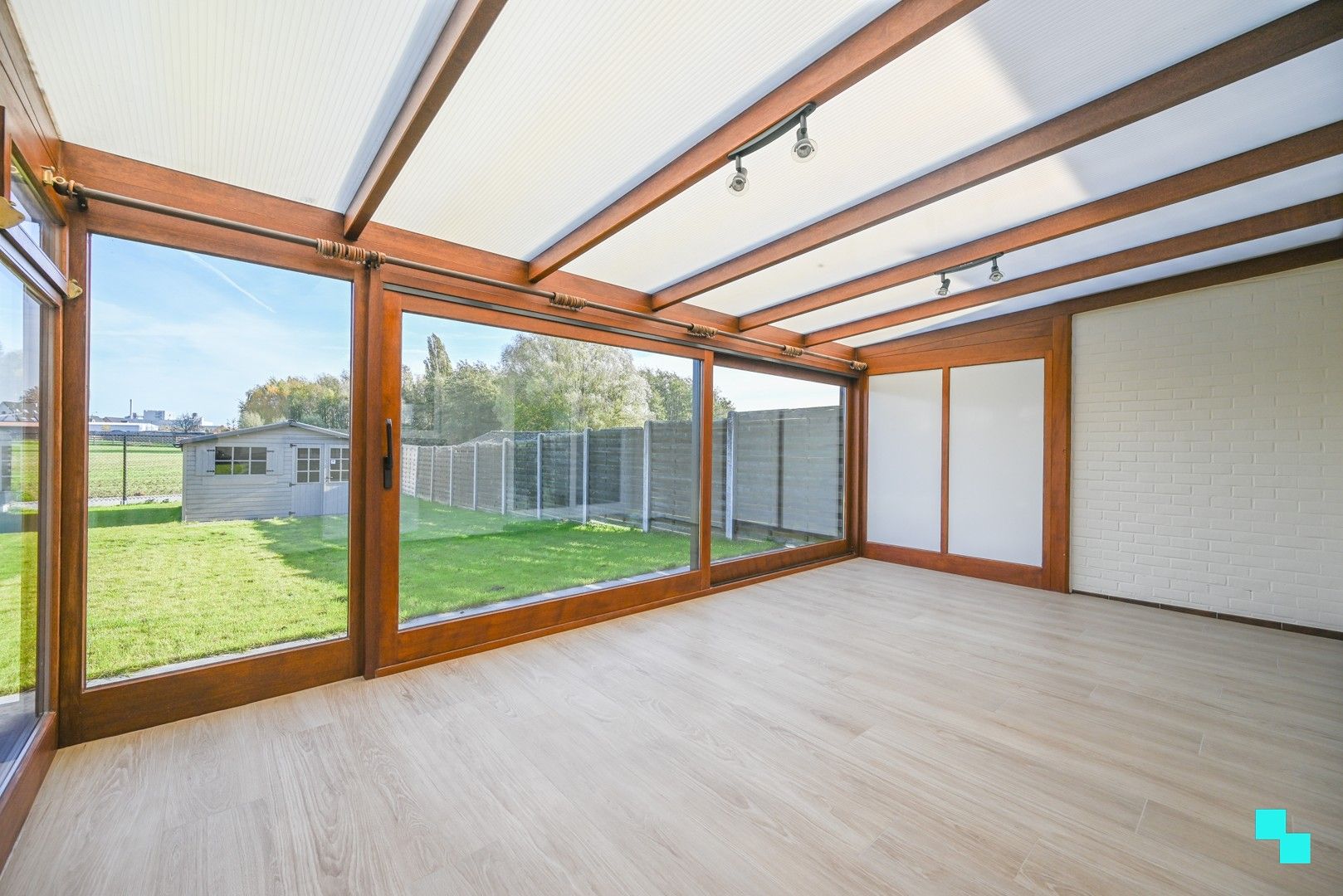 Instapklare eengezinswoning in een rustige buurt in Oostrozebeke! foto 12