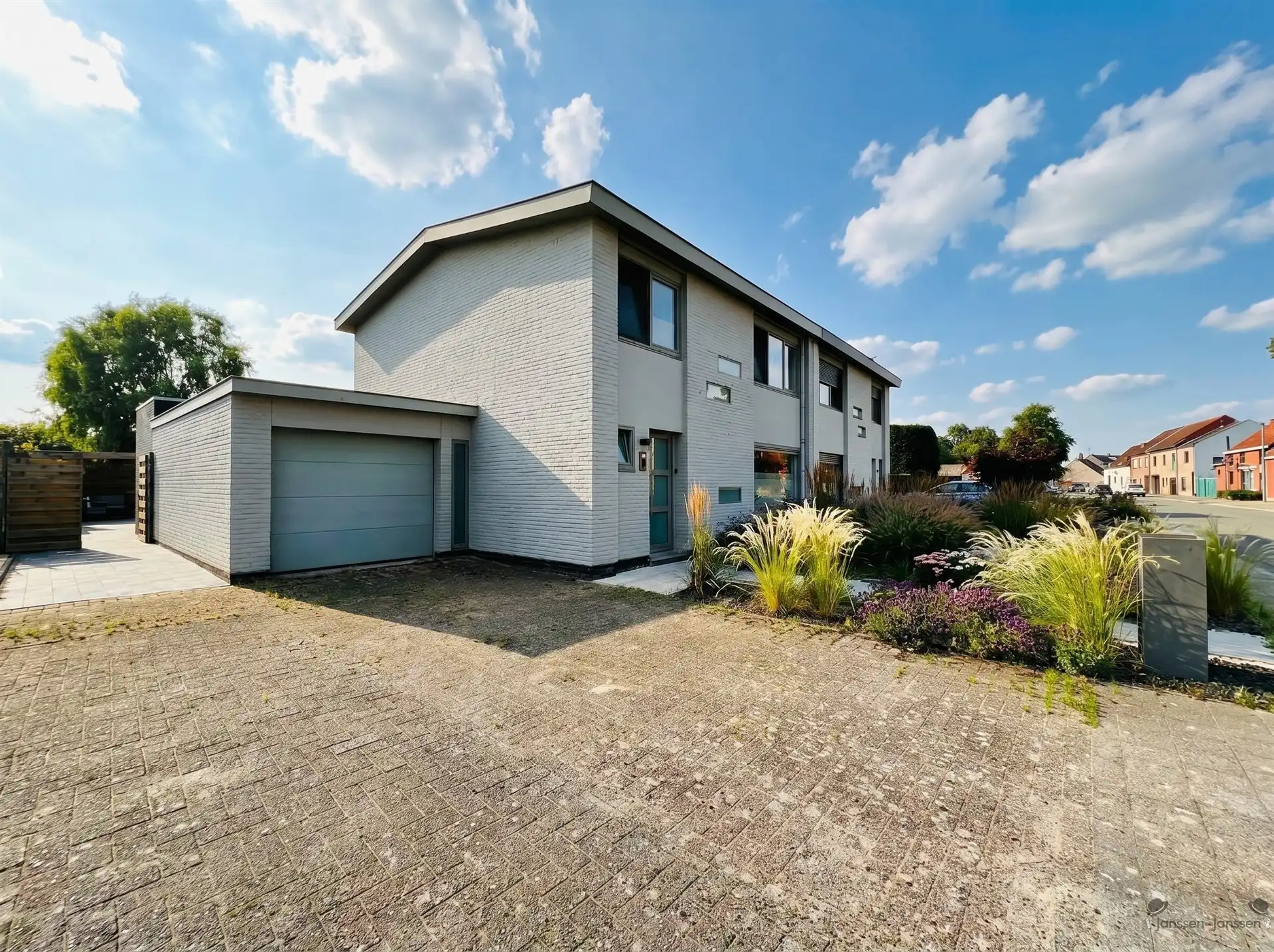 Instapklare gezinswoning met 3 slpkmrs & tuin foto 2