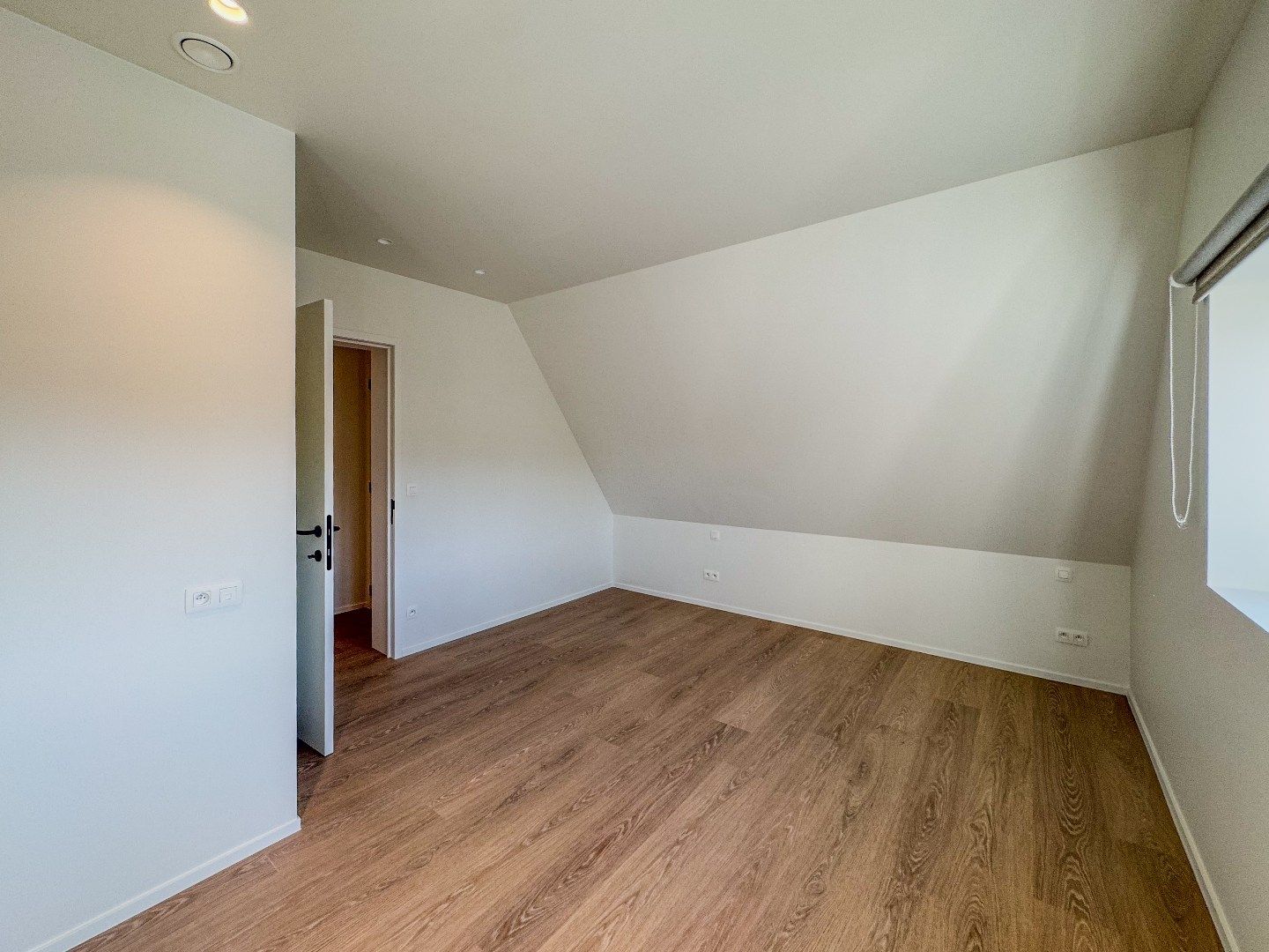 Ruim appartement met 2 slaapkamers en terras in het centrum. foto 21