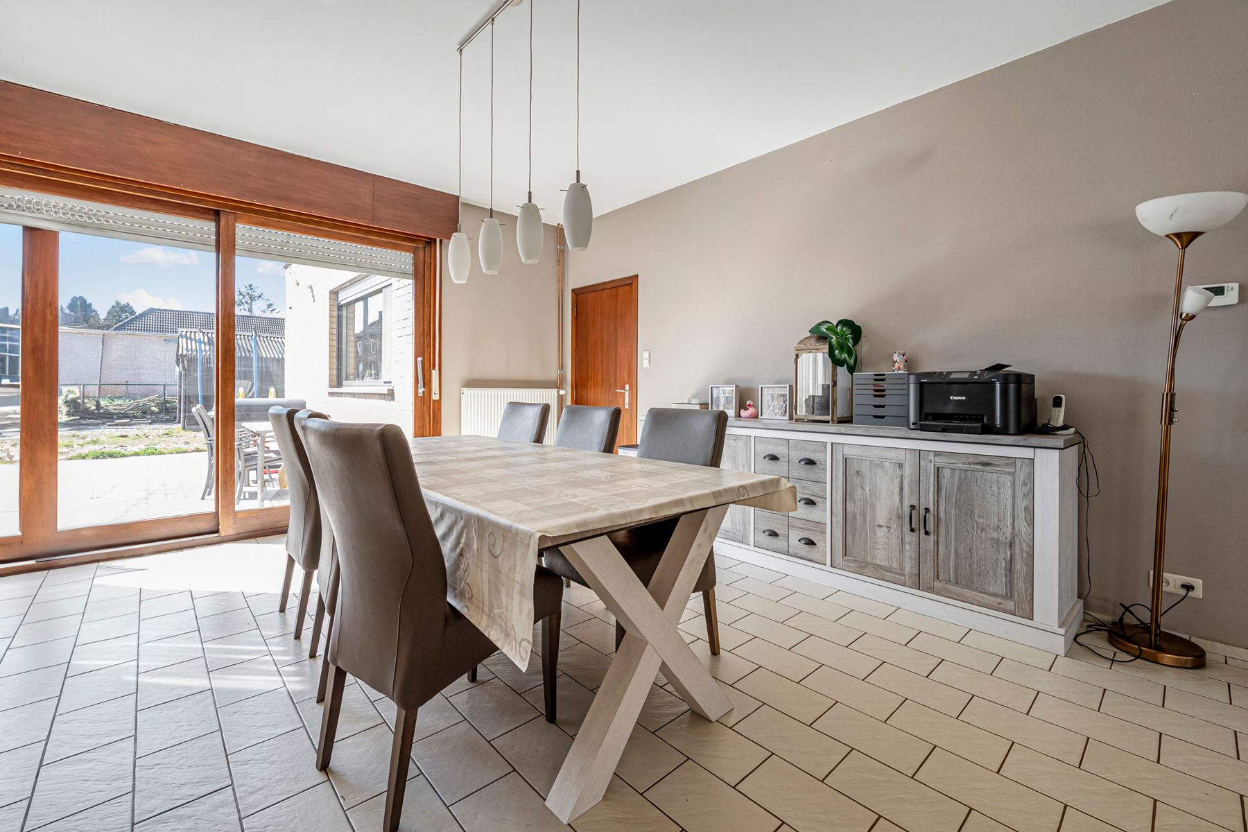 Zeer ruime woonst met 4 slaapkamers nabij Berlare centrum foto 2