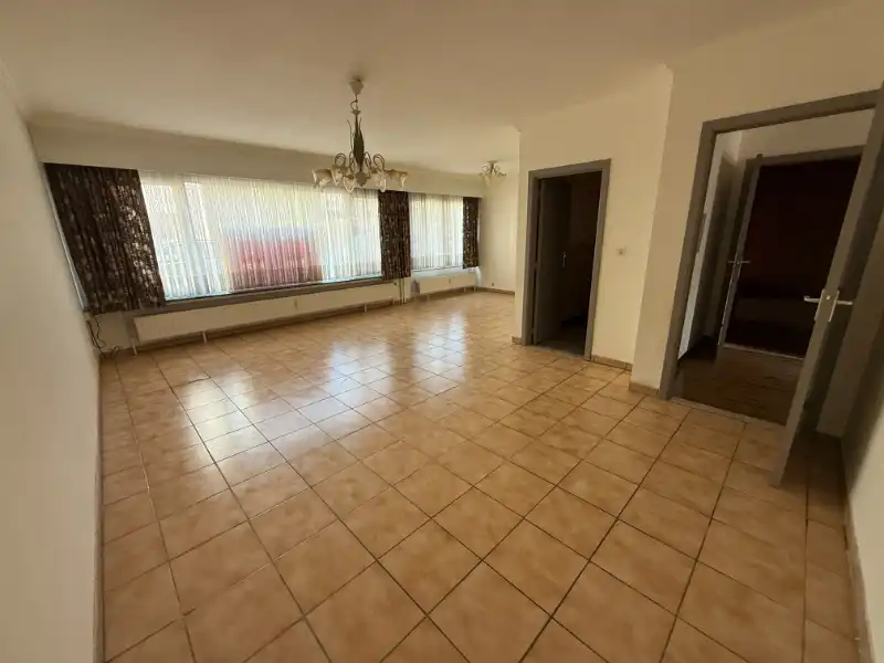 Gelijkvloers appartement met 2 slaapkamers en garage foto 2