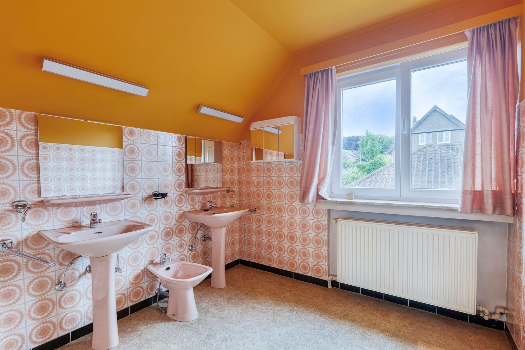 Residentieel gelegen villa met 4 slaapkamers en bureel foto 17