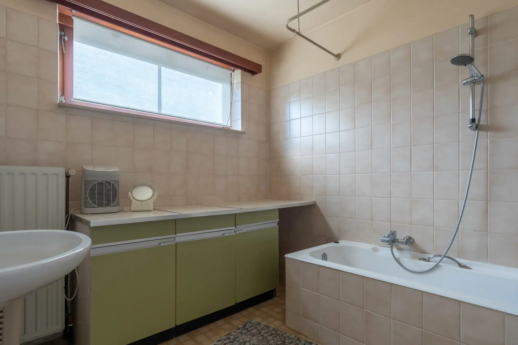Zeer gunstig gelegen woning met 3 slpks op 647 m² foto 17