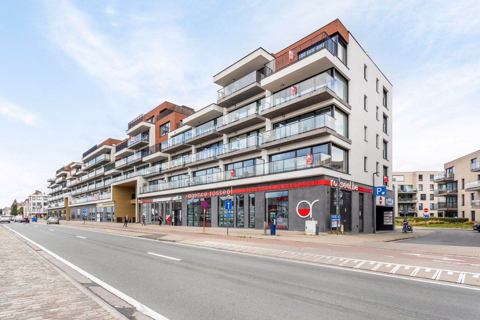 Tweeslaapkamerappartement met ruim terras en zicht op water foto 20