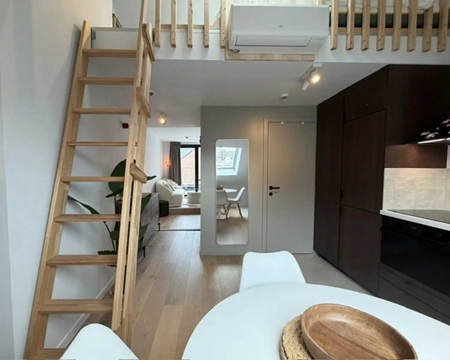 Gemeubelde duplex met airco en terras te huur voor 3 maanden foto 8