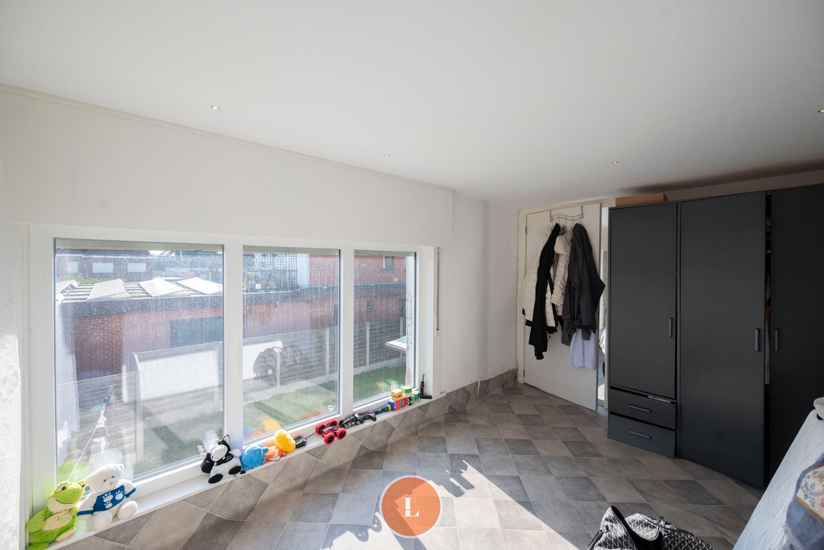 Ruim handelspand met woonst te koop in Beveren-Leie foto 18