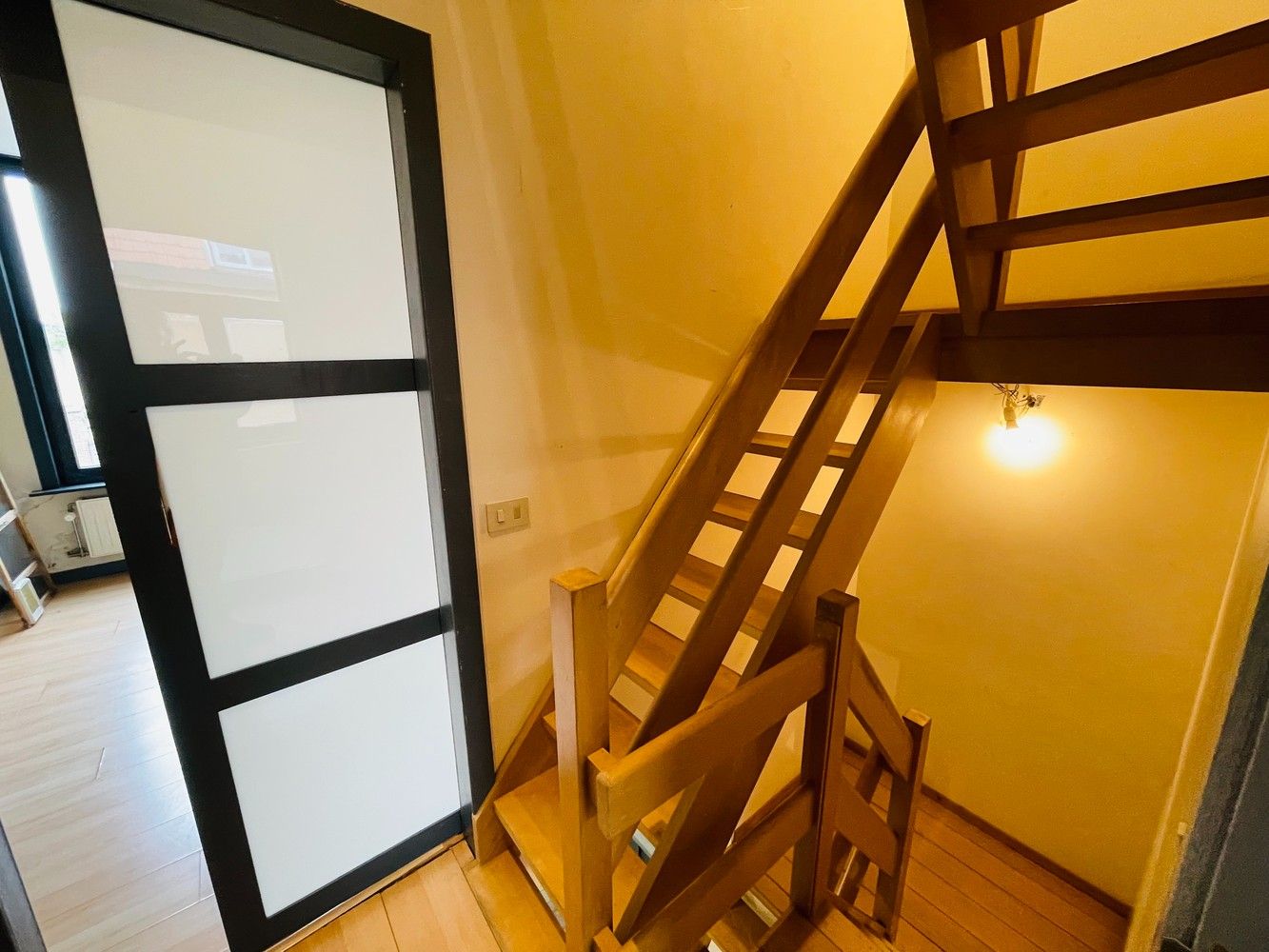 Assebroek, leuk ENERGIEZUINIG gezellig  instapklaar woonhuis met 3 SLAAPKAMERS en tuintje foto 6