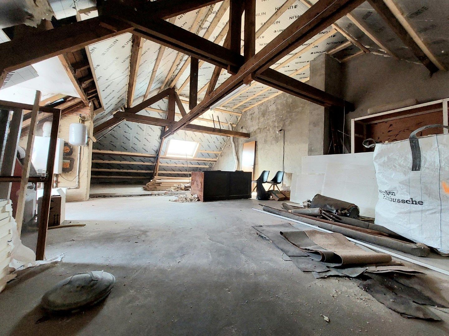 Halfopen woning thans 2 appartementen foto 12
