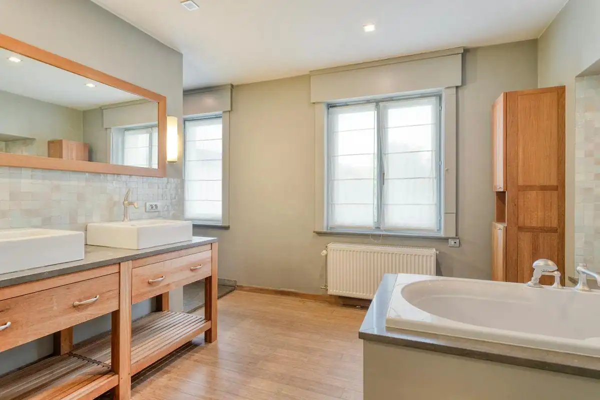Magazijn van circa 1.285 m² met woning te koop in Bellegem foto 9