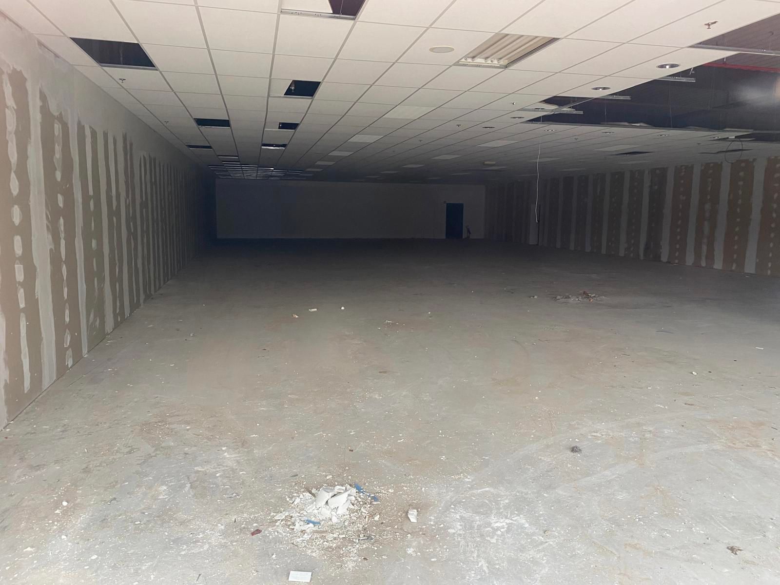 Commerciële ruimte te huur – 636 m²  foto 6