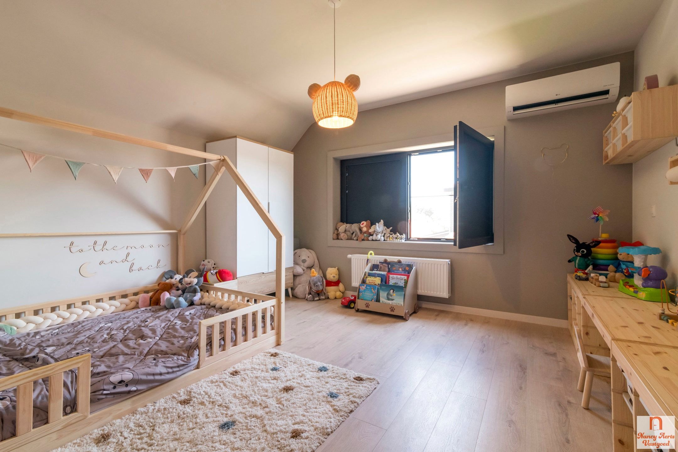 Volledig gerenoveerde woning met bijbouw en grote tuin foto 15