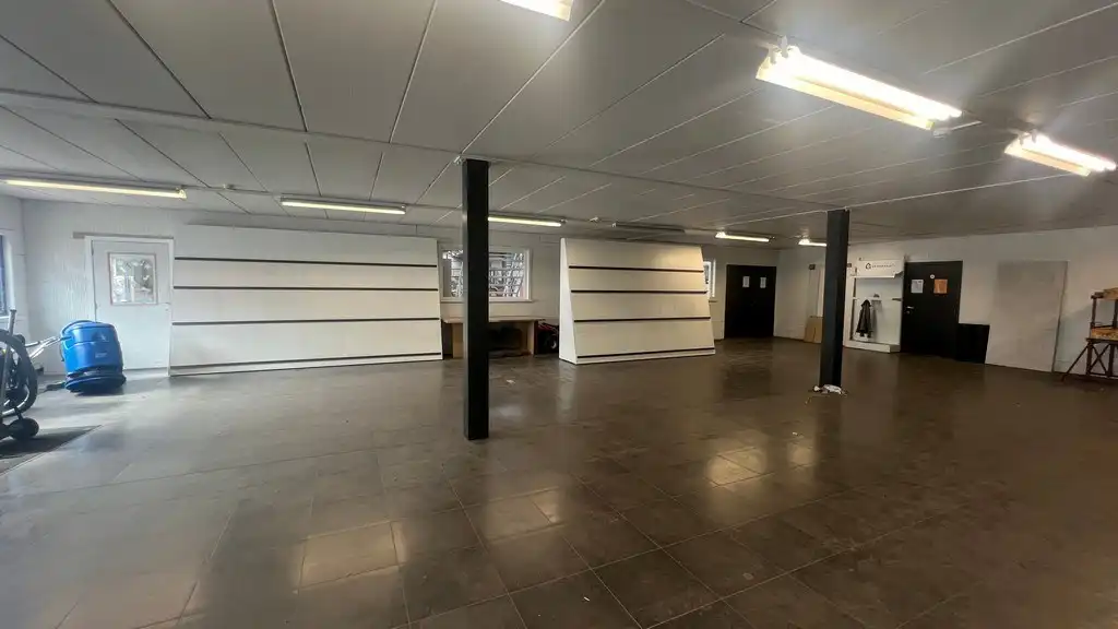 Showroom met kantoor en stockageruimte te huur in de haven van Gent foto 9