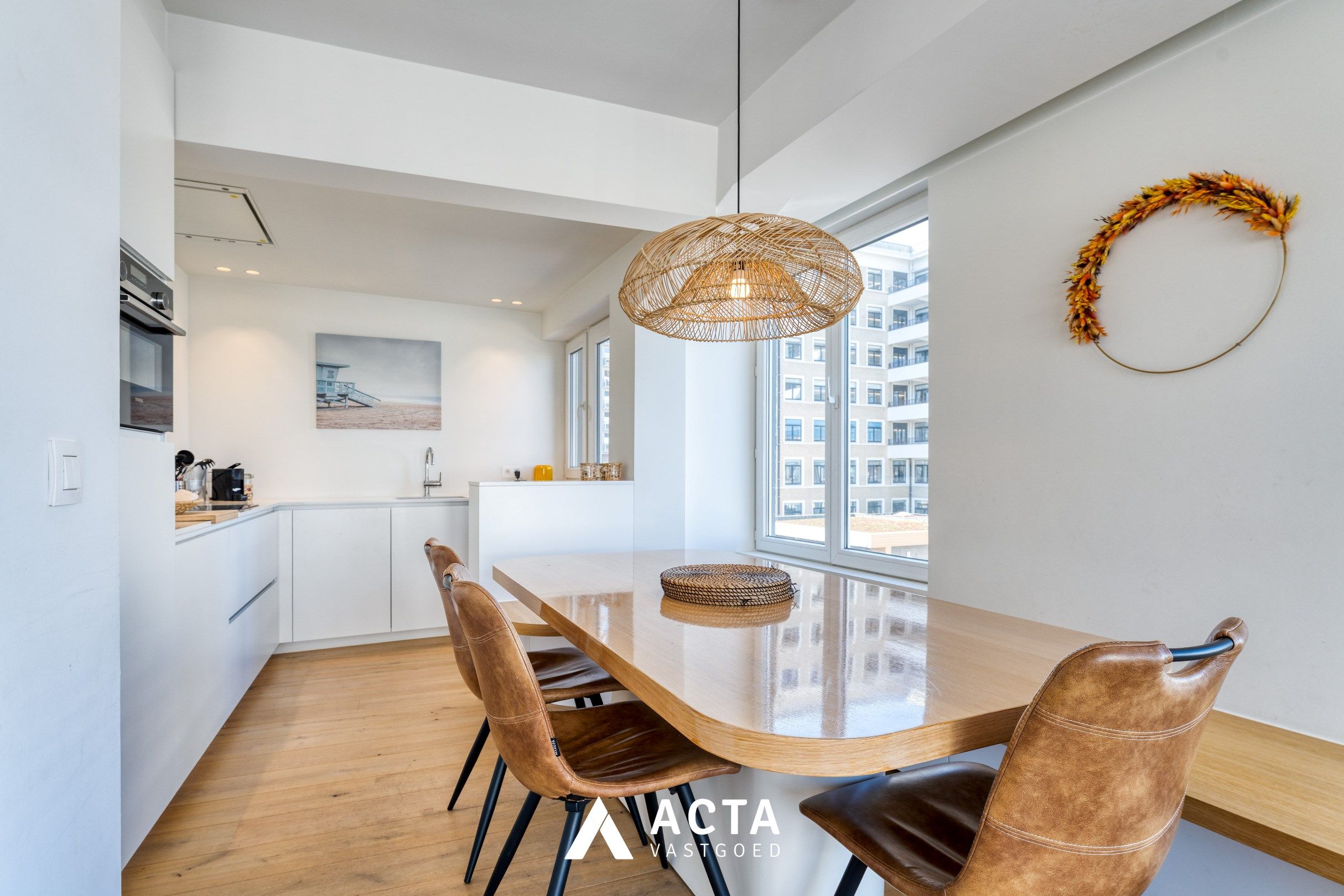 Gerenoveerd appartement met twee slaapkamers in Mariakerke foto 6