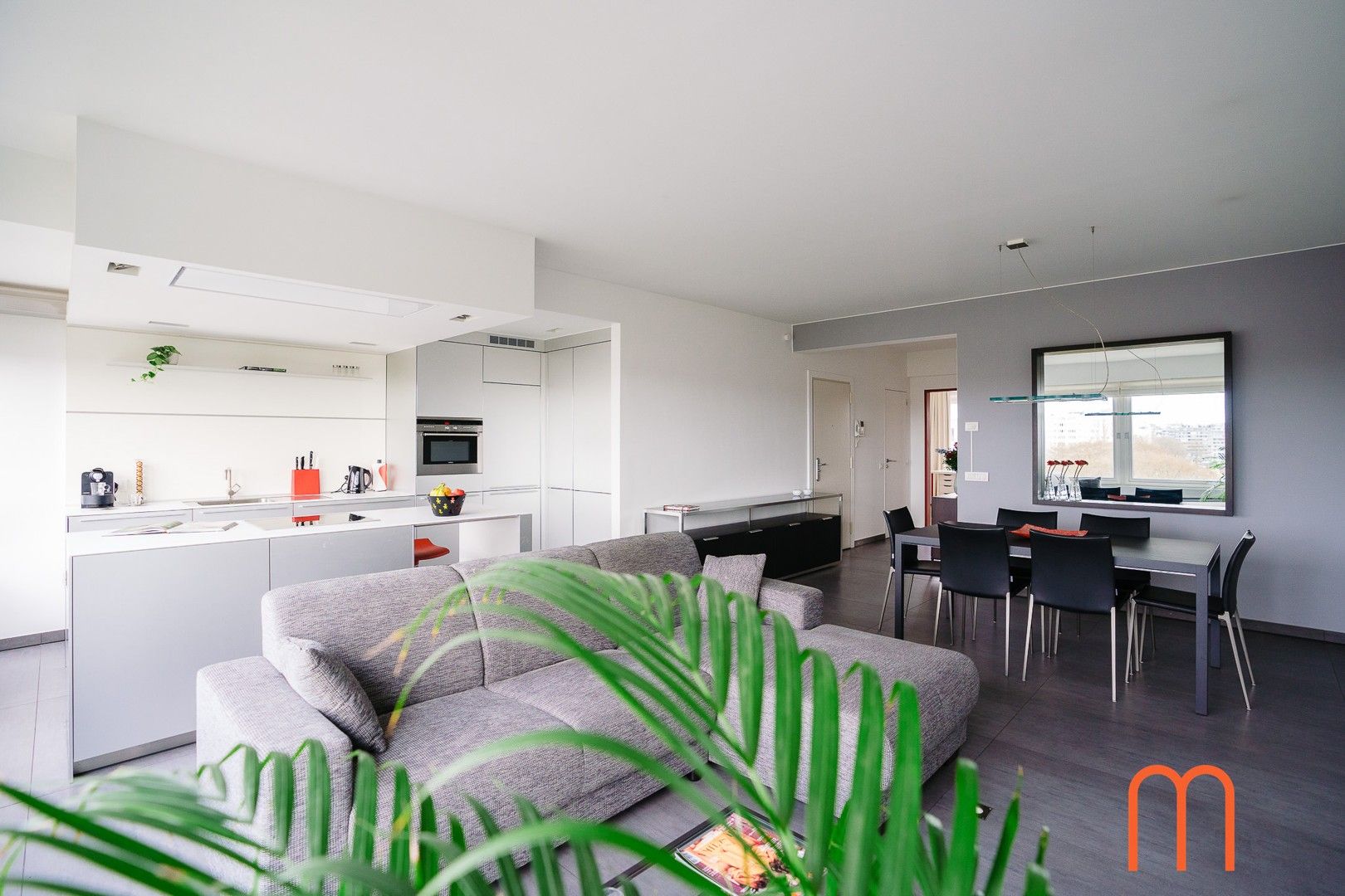 Heel mooi, volledig gemeubeld appartement met uniek zicht op de jachthaven. foto {{pictureIndex}}