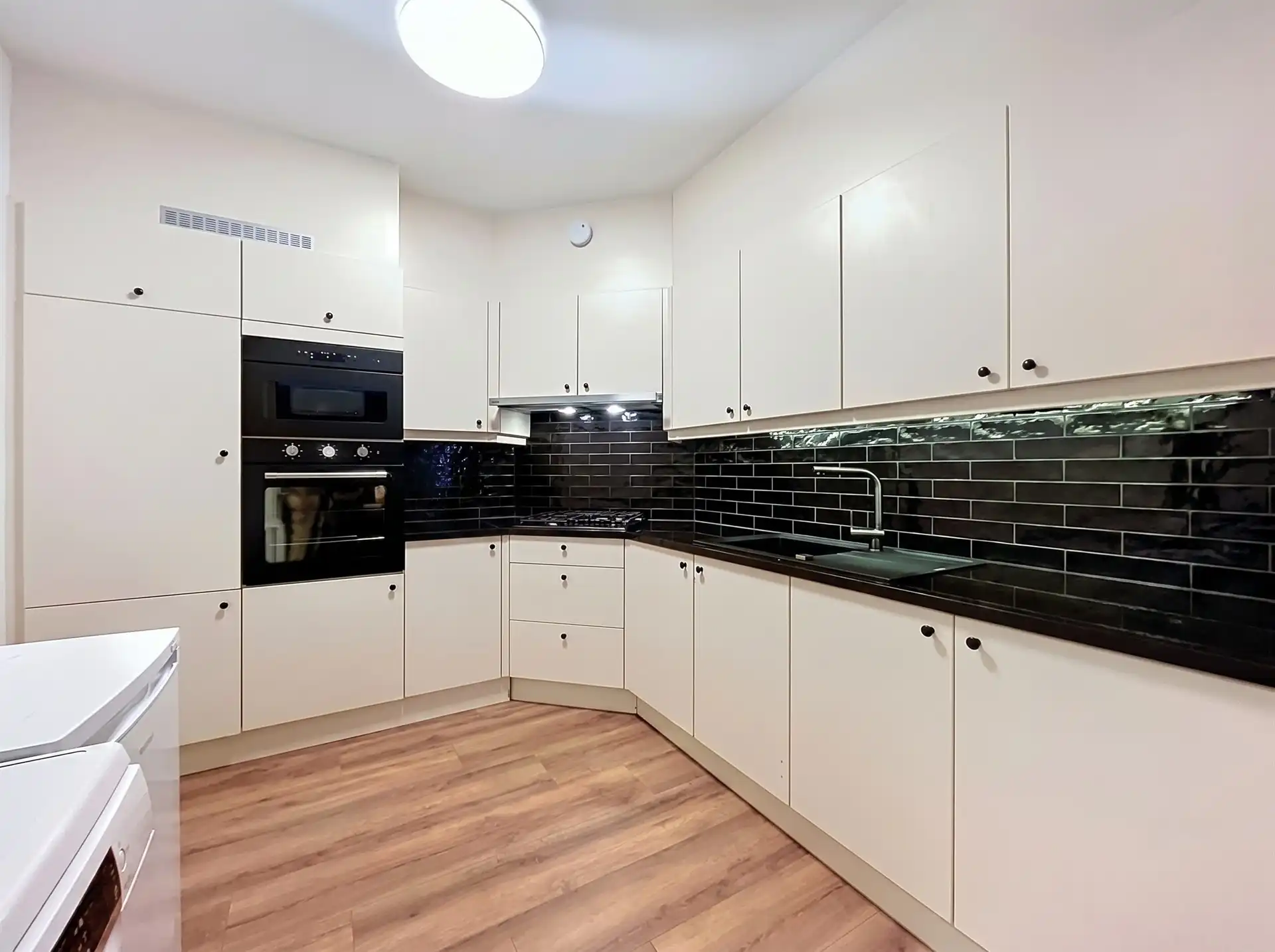 Modern appartement met 2 slaapkamers en garagebox foto 4