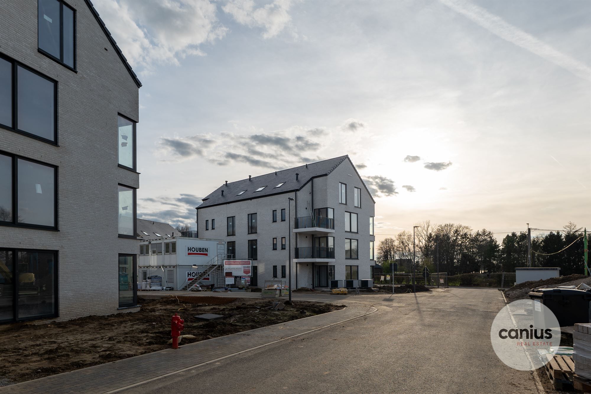 APPARTEMENT MET 3 SLAAPKAMERS EN TERRAS foto {{pictureIndex}}