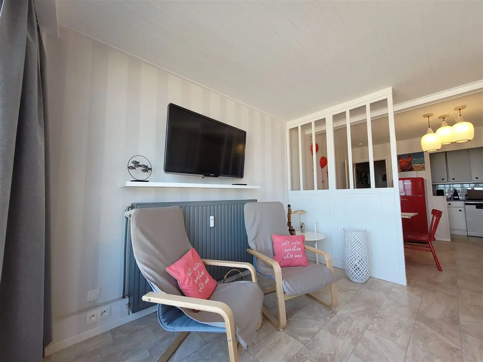 Gemeubelde studio met zeezicht foto 6