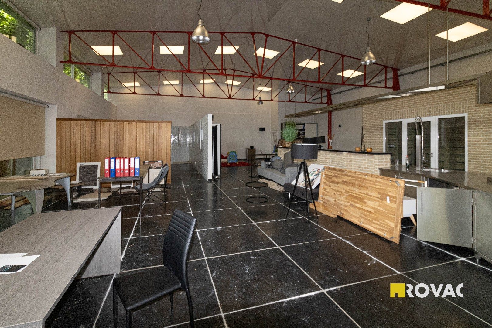 Ruime alleenstaande loftwoning met garage/opslagplaats foto 3