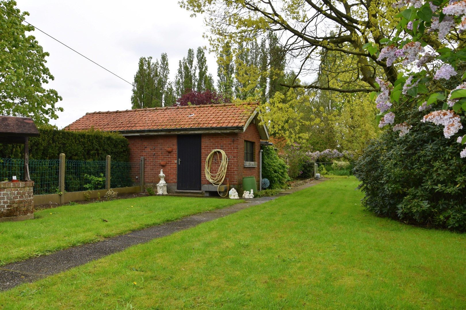 Woning op 1647 m² met 3 slaapkamers, weelderige tuin en garage te koop in Gullegem foto 16