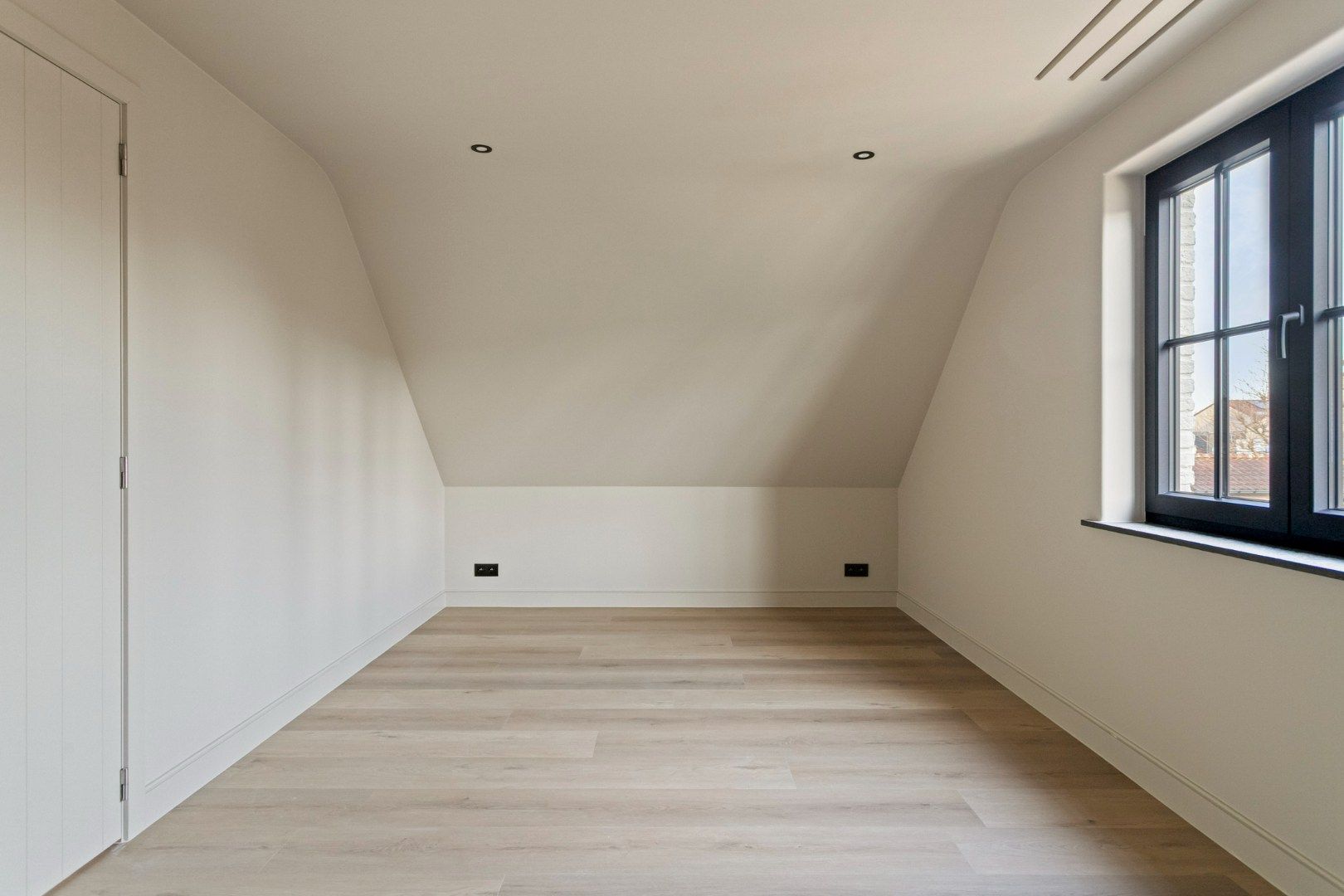 Compleet gerenoveerde villa met 3 slks, aangelegde tuin in een doodlopende straat. foto 11