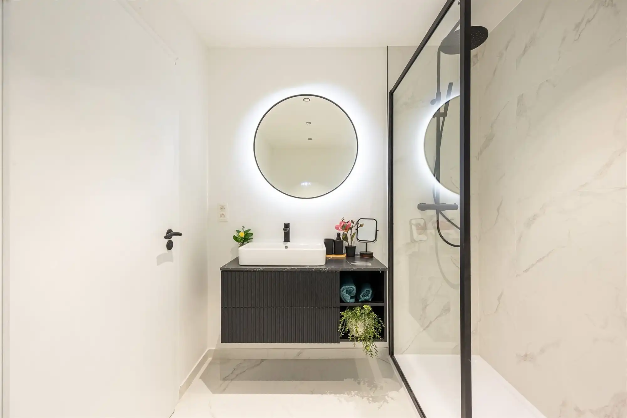 Gerenoveerd app. met 2 slpkmrs. en prachtig uitzicht foto 20