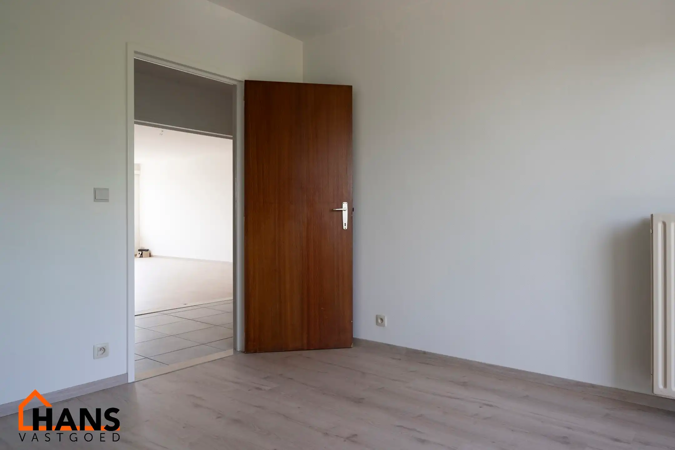 2 slaapkamerappartement met garage. foto 12