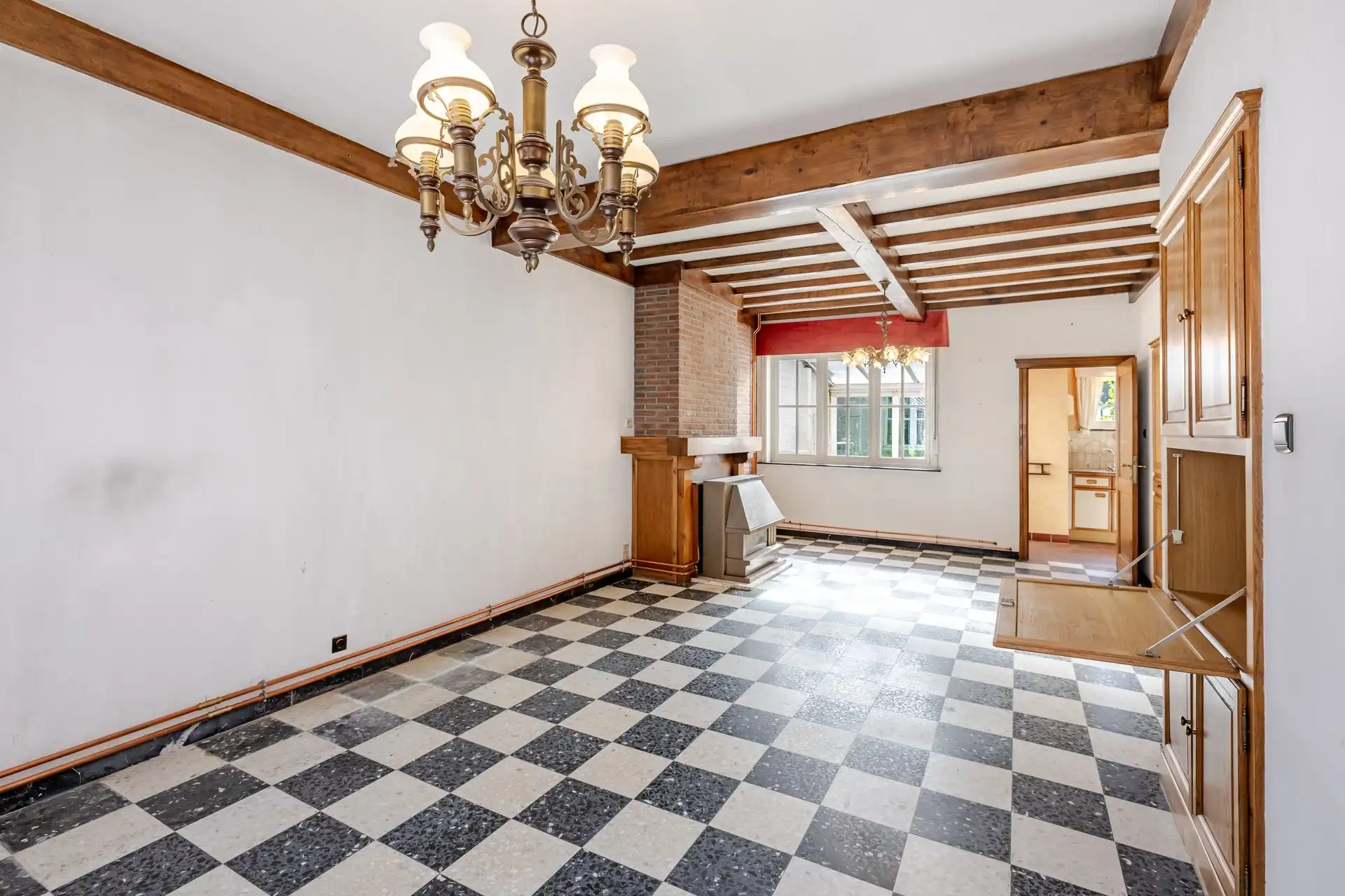 Te renoveren woning met 3 slks en zuidgerichte tuin foto 4