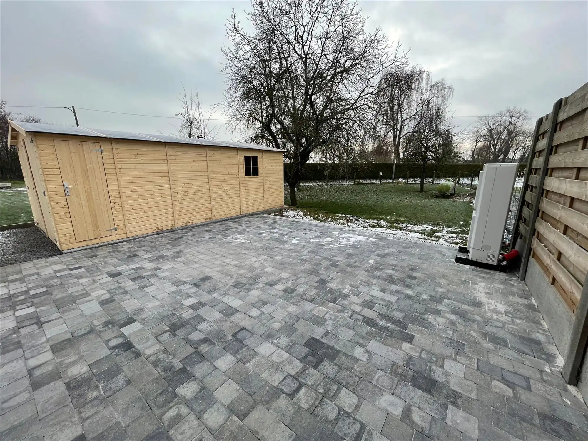 Woonhuis met garage en grote tuin foto 15