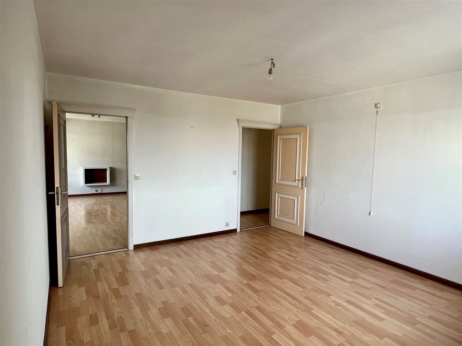 Zeer ruim en goed gelegen appartement met 3 slaapkamers foto 13