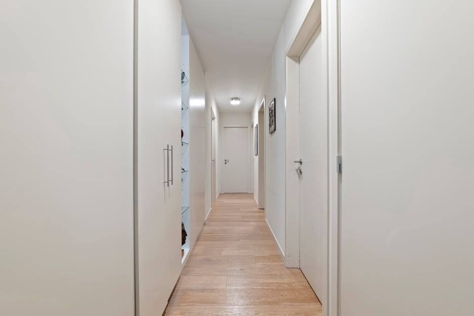 MODERN GELIJKVLOERS APPARTEMENT MET TERRAS EN STAANPLAATS IN SINT-TRUIDEN foto 14