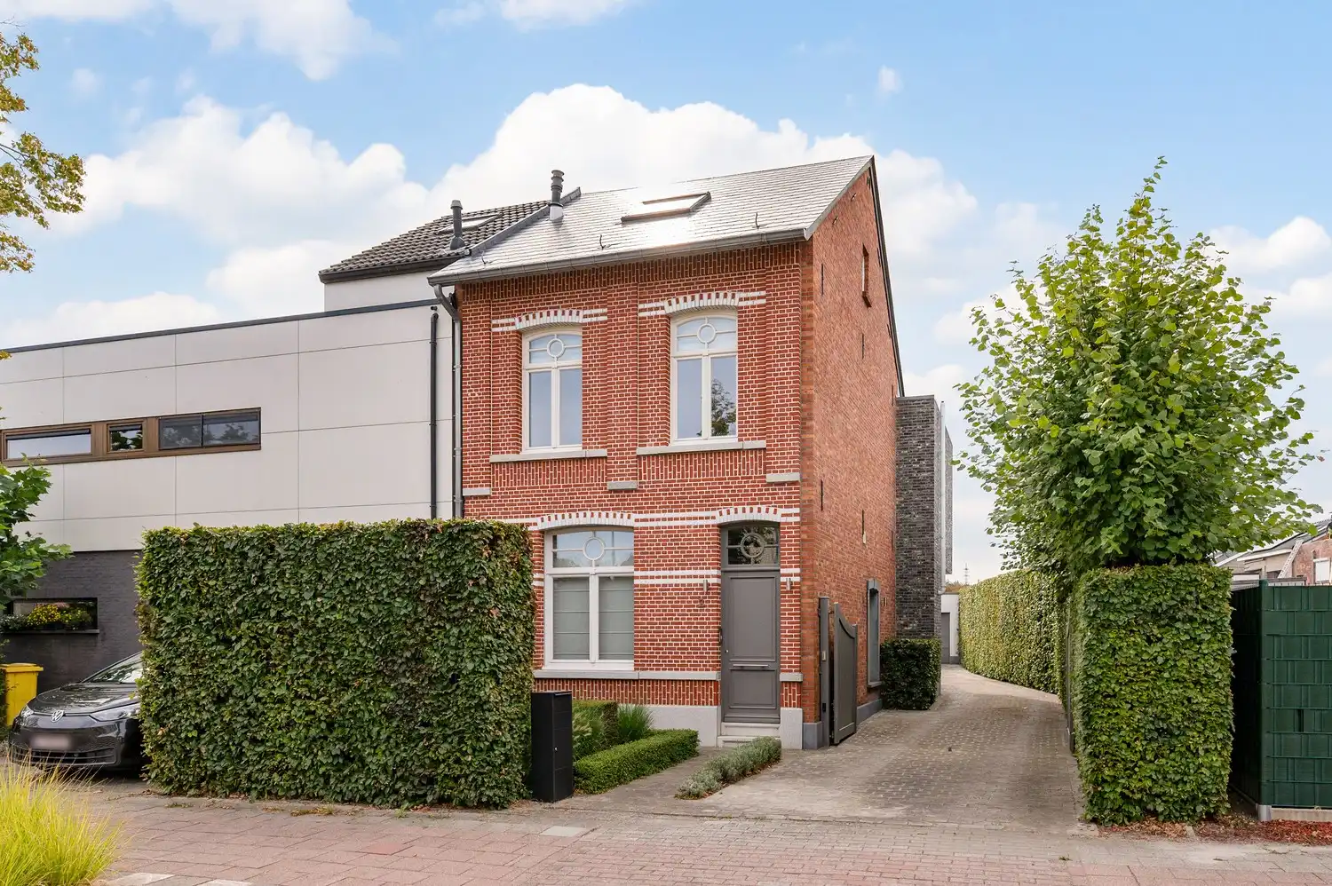 Halfopen woning op toplocatie met zwemvijver en garage. foto 47