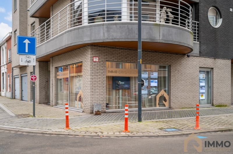 Te koop centrum Roeselare, woning met prachtige gevel, terras en kleine garage foto 19