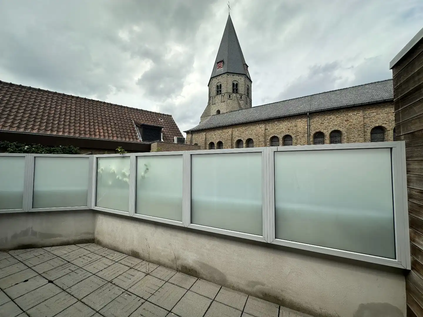 Lichtrijk appartement met 1 slpk en groot zonnig terras, hartje Torhout foto 3