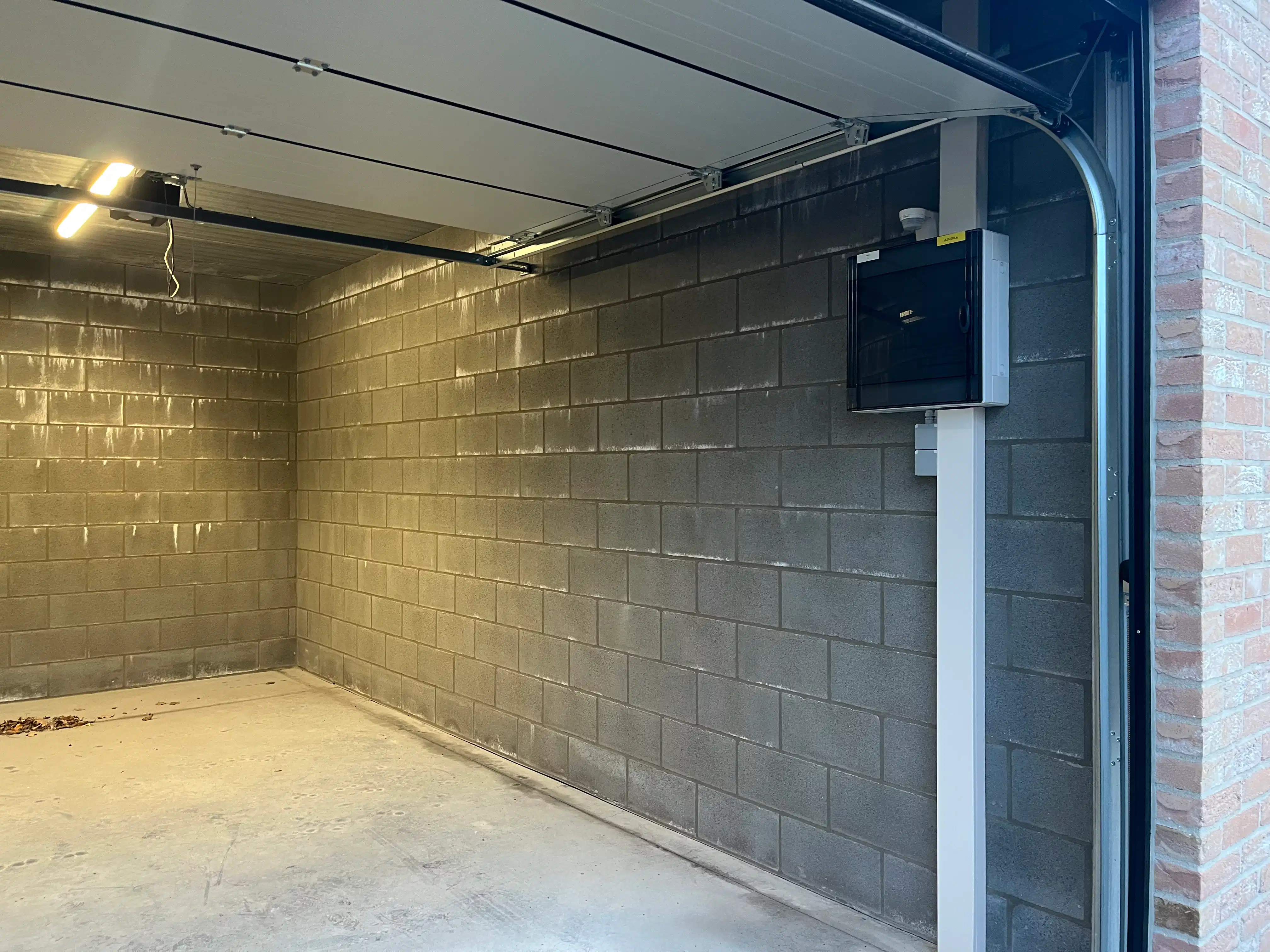Recente enkele garagebox te huur in Houthulst foto 4