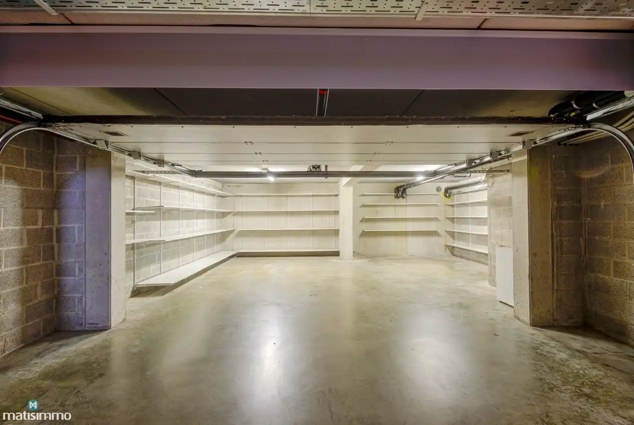 ZEER RUIM EN MODERN DUPLEXAPPARTEMENT (234M²) MET 5 SLAAPKAMERS, 2 BADKAMERS, 2 TERRASSEN, 2 KELDERS, DUBBELE GARAGE (60M²) (+ OPTIONEEL GARAGE) IN HET CENTRUM VAN LANAKEN foto 38